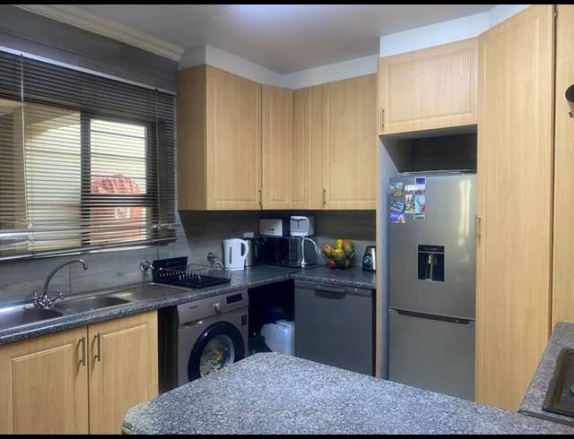 3 BEDROOM PROPERTY TO RENT IN LONEHILL